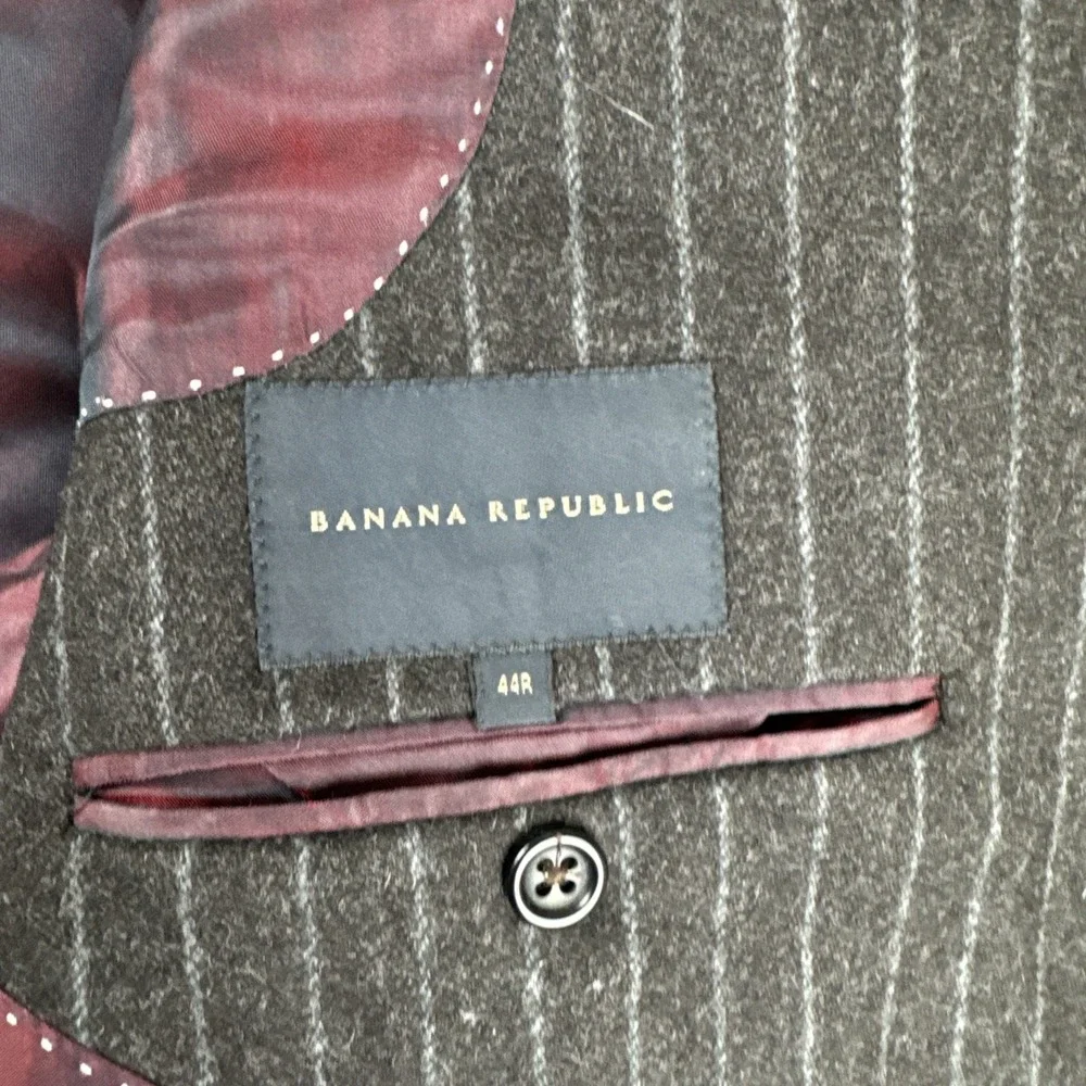 Banana Republic Wool Nylon Blend Chalkstripe Dark Gray Blazer 44R Peak Lapel